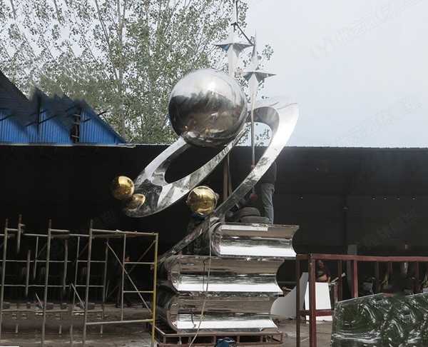 不銹鋼雕塑的優勢有什么？